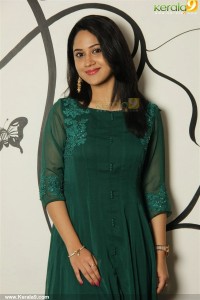 mia-george-latest-stills-500-00243