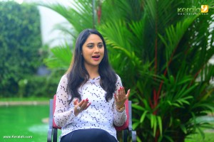 mia-george-latest-stills-909-00230
