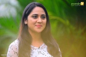 mia-george-latest-stills-909-00367