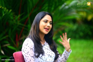 mia-george-latest-stills-909-00513