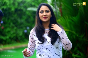 mia-george-latest-stills-909-00656