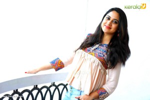 mia-george-latest-stills-998-00117
