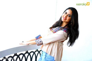 mia-george-latest-stills-998-00293