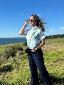 mia-in-jeans-and-short-top-styling-ideas-photos-001