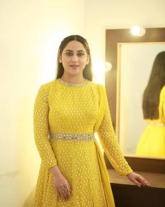 miya-actress-in-beautiful-look-in-lehanga-002