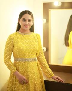 miya-actress-in-beautiful-look-in-lehanga