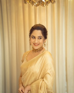 miya-george-in-golden-clour-saree-photos-002