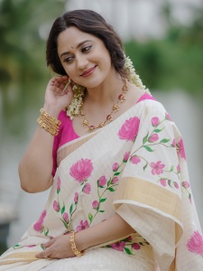 miya-george-in-kerala-saree-photos-latest-001