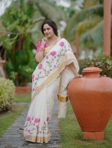 miya-george-in-kerala-saree-photos-latest-002