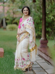 miya-george-in-kerala-saree-photos-latest-003