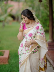 miya-george-in-kerala-saree-photos-latest-004