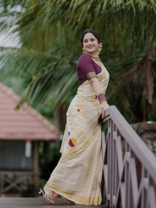 miya-george-in-kerala-saree-photos-latest-007