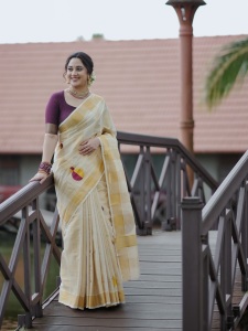miya-george-in-kerala-saree-photos-latest-010