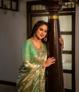miya-george-in-pista-green-colour-pattu-saree-photos-001