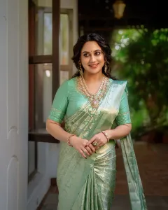 miya-george-in-pista-green-colour-pattu-saree-photos-003