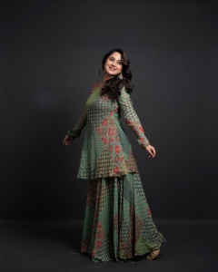 miya-george-in-short-kurta-sharara-set-ideas-images-004