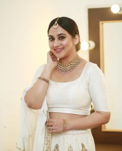 miya-george-in-white-colour-lehenga-latest-images-004