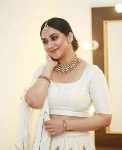 miya-george-in-white-colour-lehenga-latest-images-005