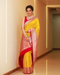 miya-george-in-yellow-saree-with-pink-blouse-photos-003