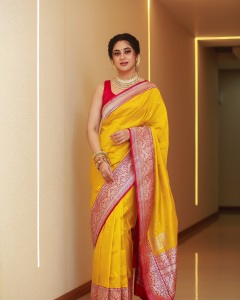 miya-george-in-yellow-saree-with-pink-blouse-photos-006