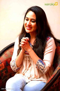miya-george-stills-999-00155