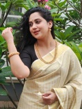 miya-george-in-kerala-saree-with-simple-and-traditional-style-photos-004