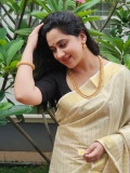 miya-george-in-kerala-saree-with-simple-and-traditional-style-photos-005