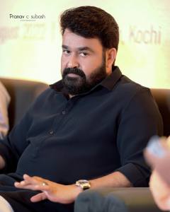 1_mohanlal-in-black-shirt-photos
