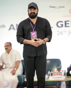 mohanlal-in-black-shirt-photos-003