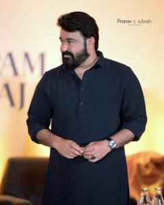 mohanlal-in-black-shirt-photos-004