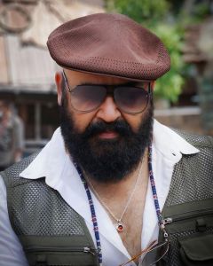 mohanlal-new-look-in-bigg-boss-2022-003