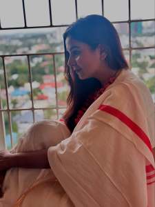 mrudula-murali-in-kerala-saree-with-red-border-and-ornaments-photos-001