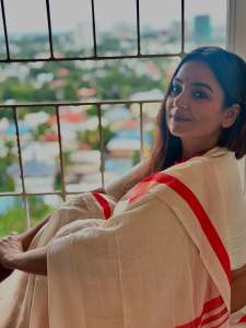 mrudula-murali-in-kerala-saree-with-red-border-and-ornaments-photos-003