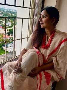mrudula-murali-in-kerala-saree-with-red-border-and-ornaments-photos-004