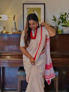 mrudula-murali-in-kerala-saree-with-red-border-and-ornaments-photos-007