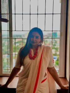 mrudula-murali-in-kerala-saree-with-red-border-and-ornaments-photos