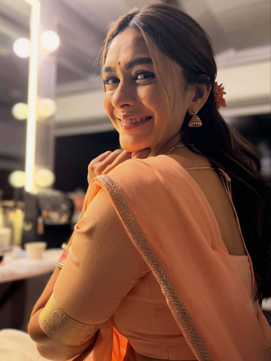 mrunal-thakur-latest-images-018