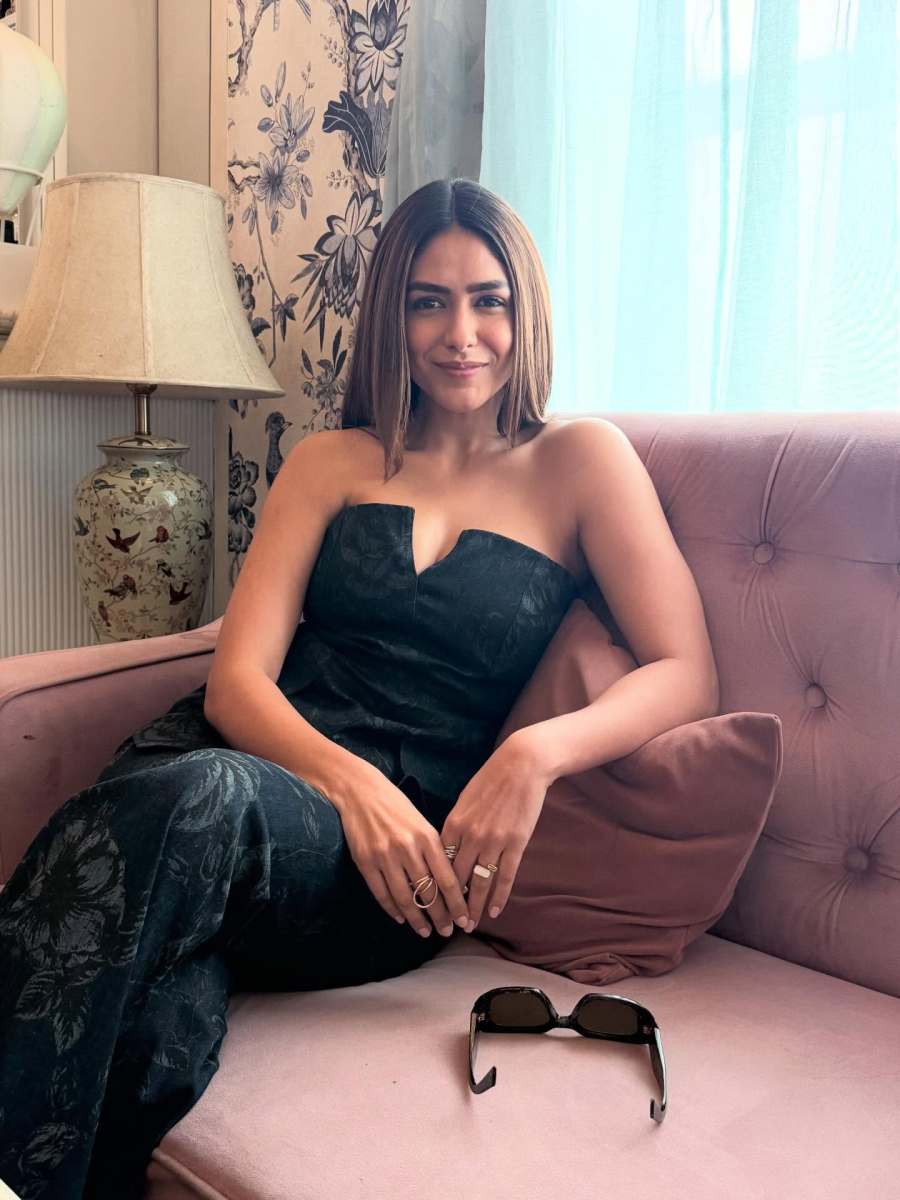mrunal-thakur-latest-images-027