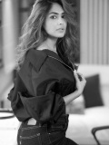 mrunal-thakur-black-and-white-photos-002