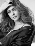 mrunal-thakur-black-and-white-photos-003