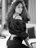 mrunal-thakur-black-and-white-photos-004