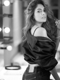 mrunal-thakur-black-and-white-photos-005