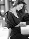 mrunal-thakur-black-and-white-photos-007