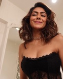 mrunal-thakur-in-dating-outfit-ideas-photos-017