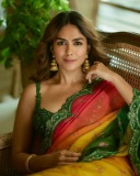 mrunal-thakur-in-multicolor-saree-look-photos-004
