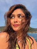 mrunal-thakur-latest-pictures-003