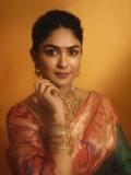 mrunal-thakur-latest-pictures-015