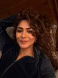 mrunal-thakur-latest-pictures-024
