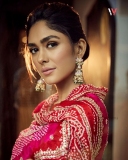 Actress-Mrunal-Thakur-photos-001