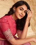 Actress-Mrunal-Thakur-photos-006